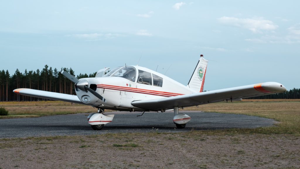 SE-KRH - Piper PA 28 140